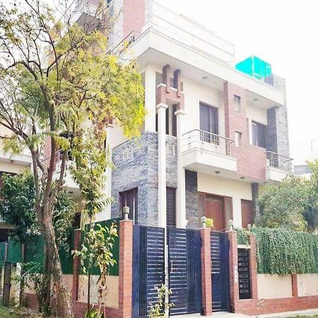 J P Residency Hotel Greater Noida Luaran gambar