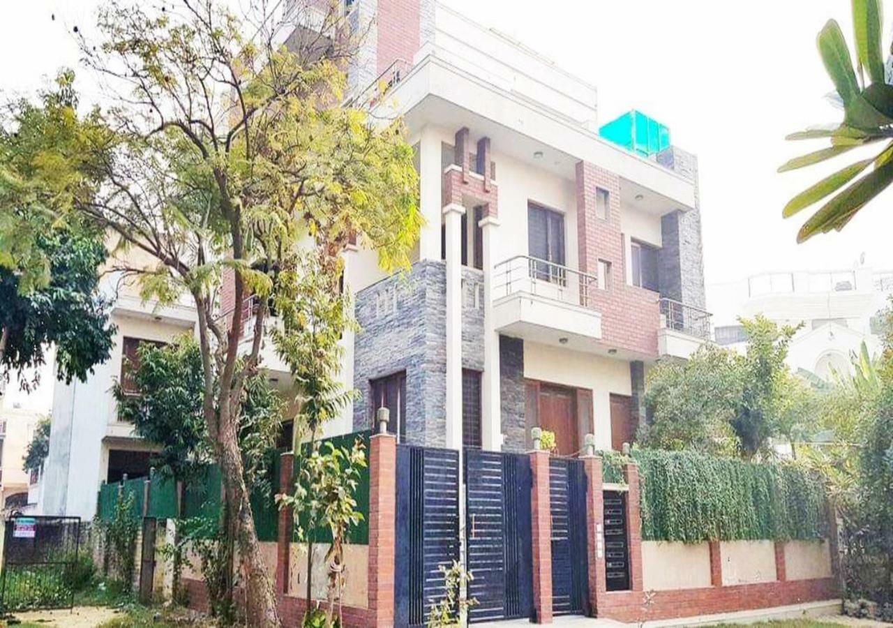 J P Residency Hotel Greater Noida Luaran gambar