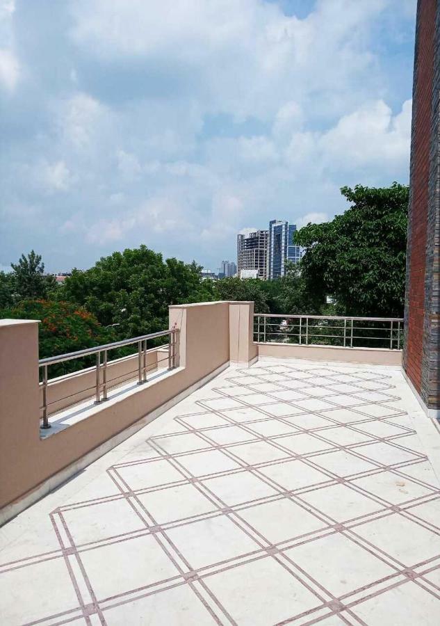 J P Residency Hotel Greater Noida Luaran gambar