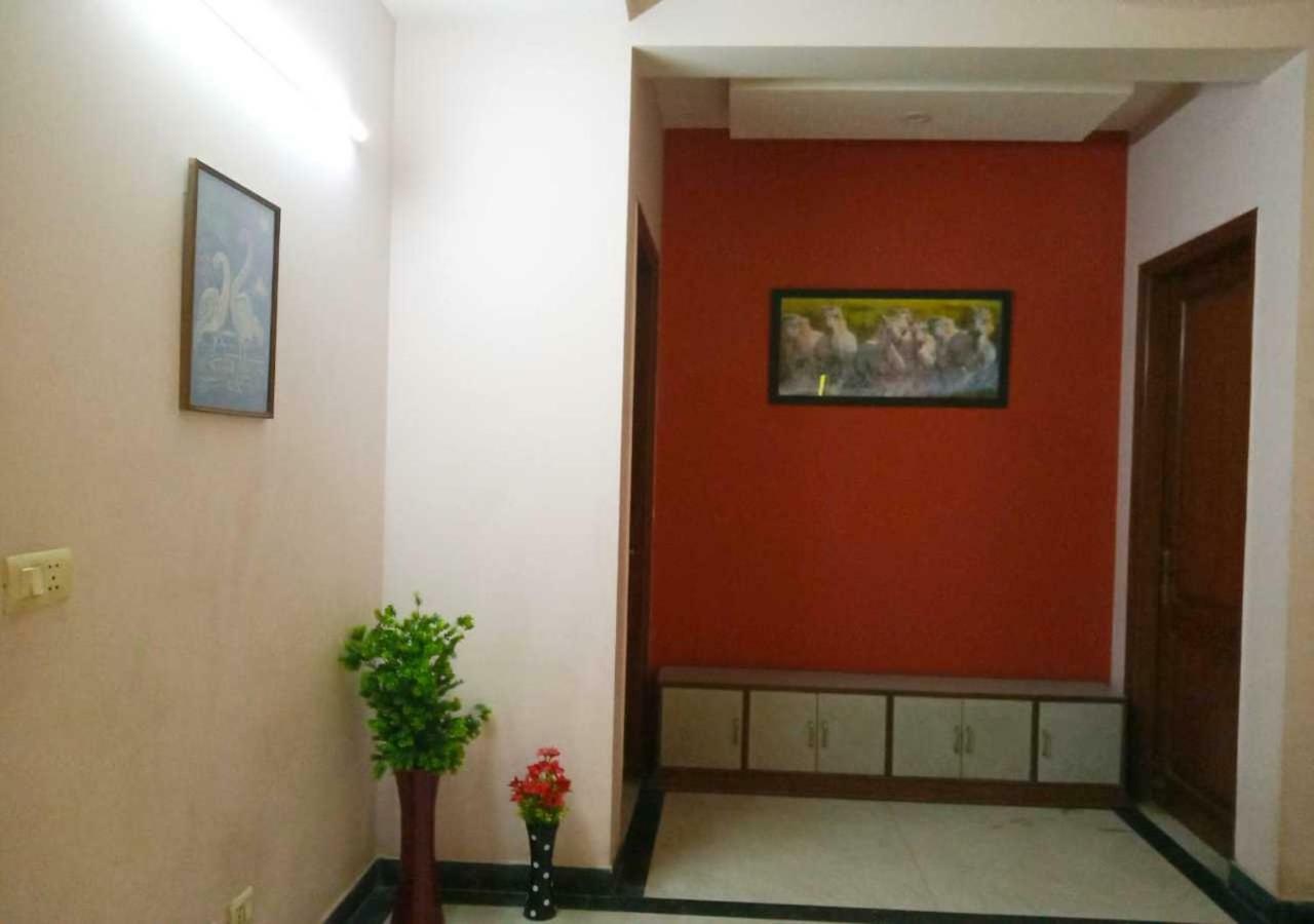 J P Residency Hotel Greater Noida Luaran gambar