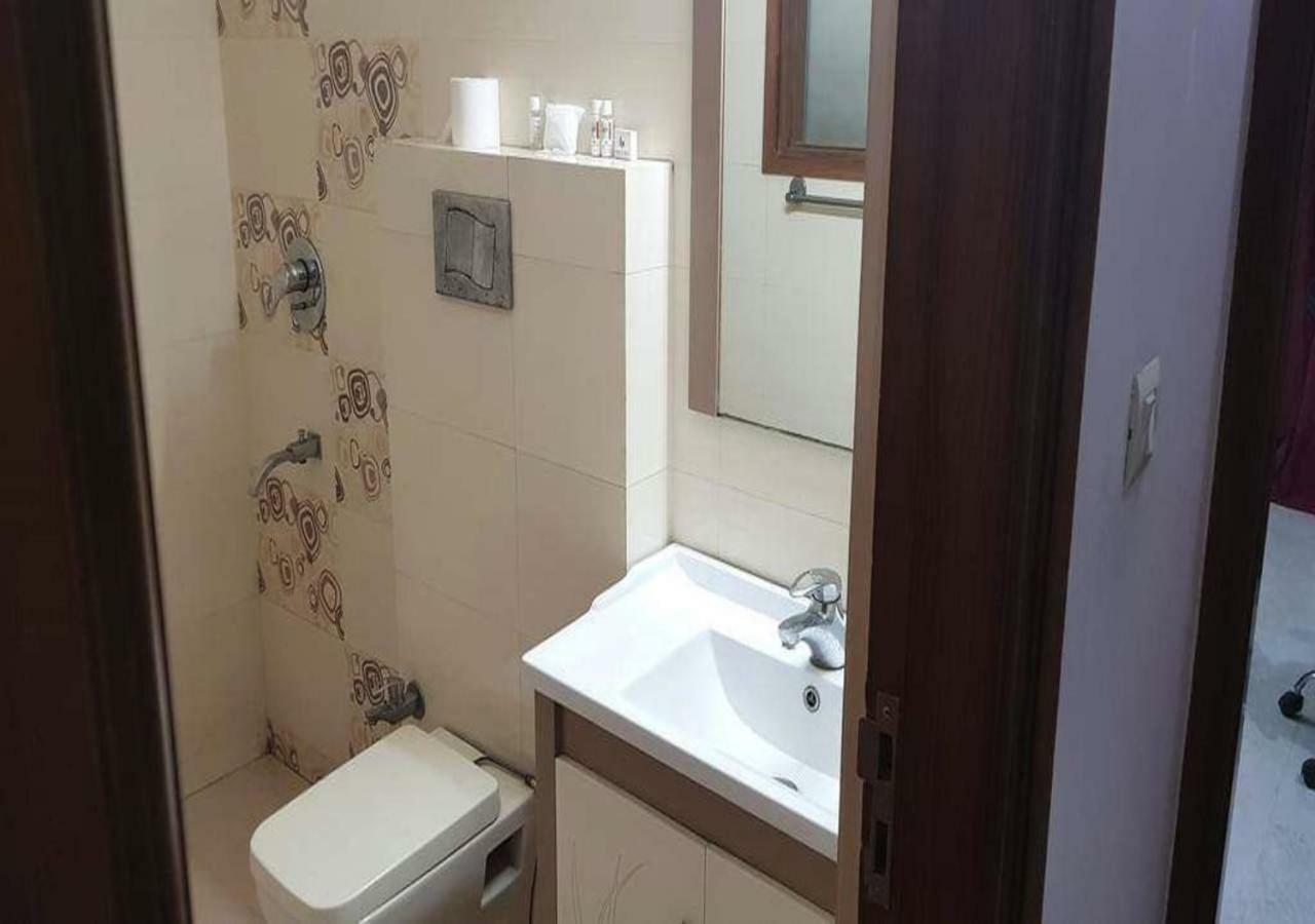 J P Residency Hotel Greater Noida Luaran gambar