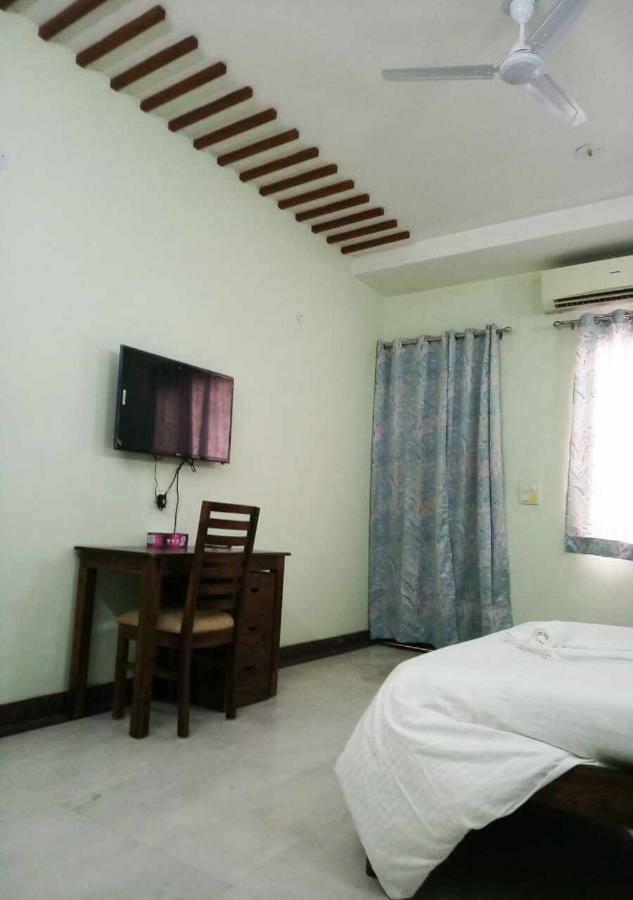 J P Residency Hotel Greater Noida Luaran gambar