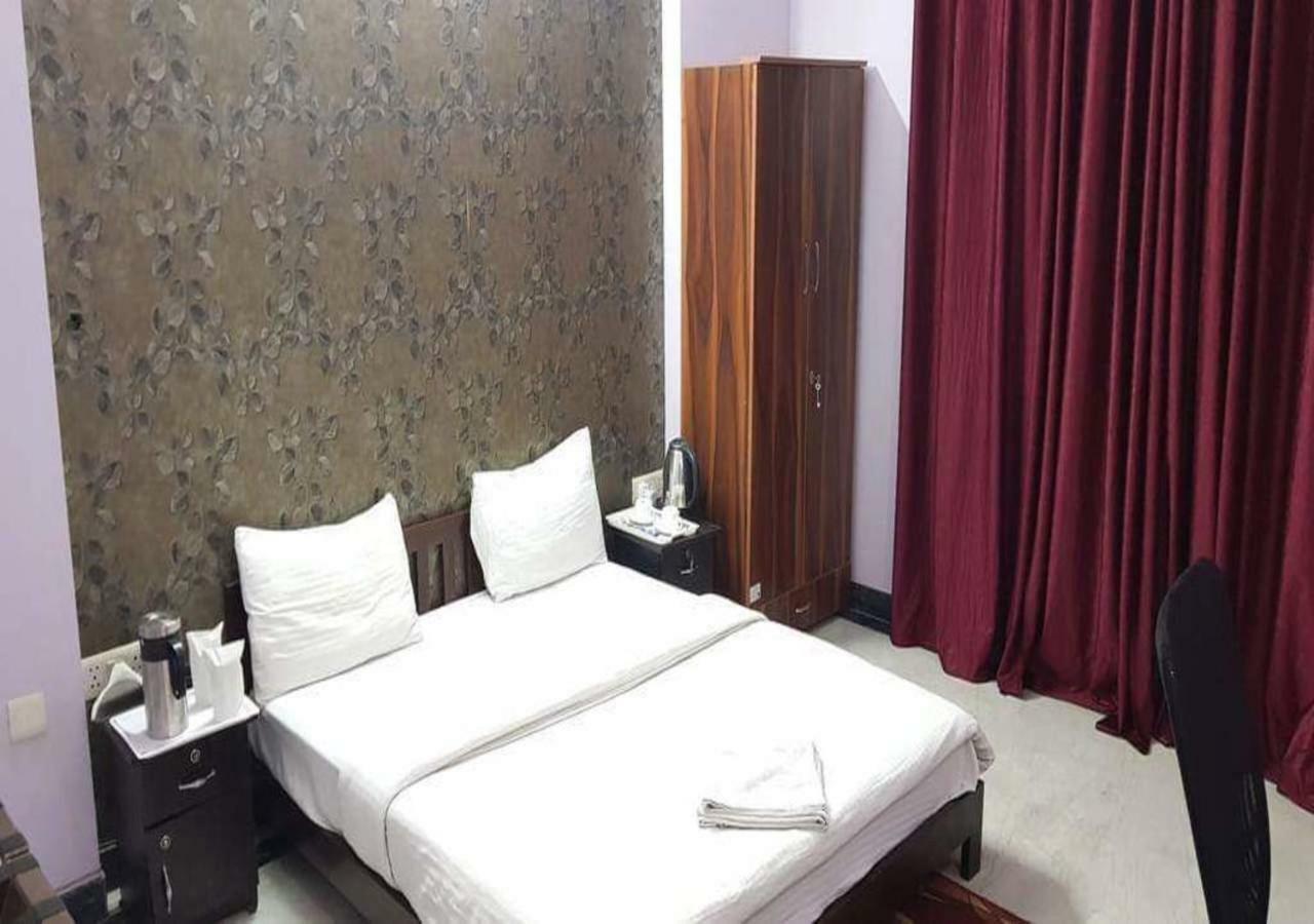 J P Residency Hotel Greater Noida Luaran gambar