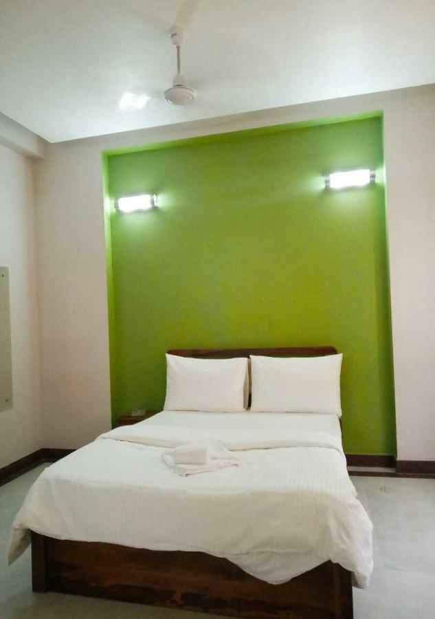 J P Residency Hotel Greater Noida Luaran gambar