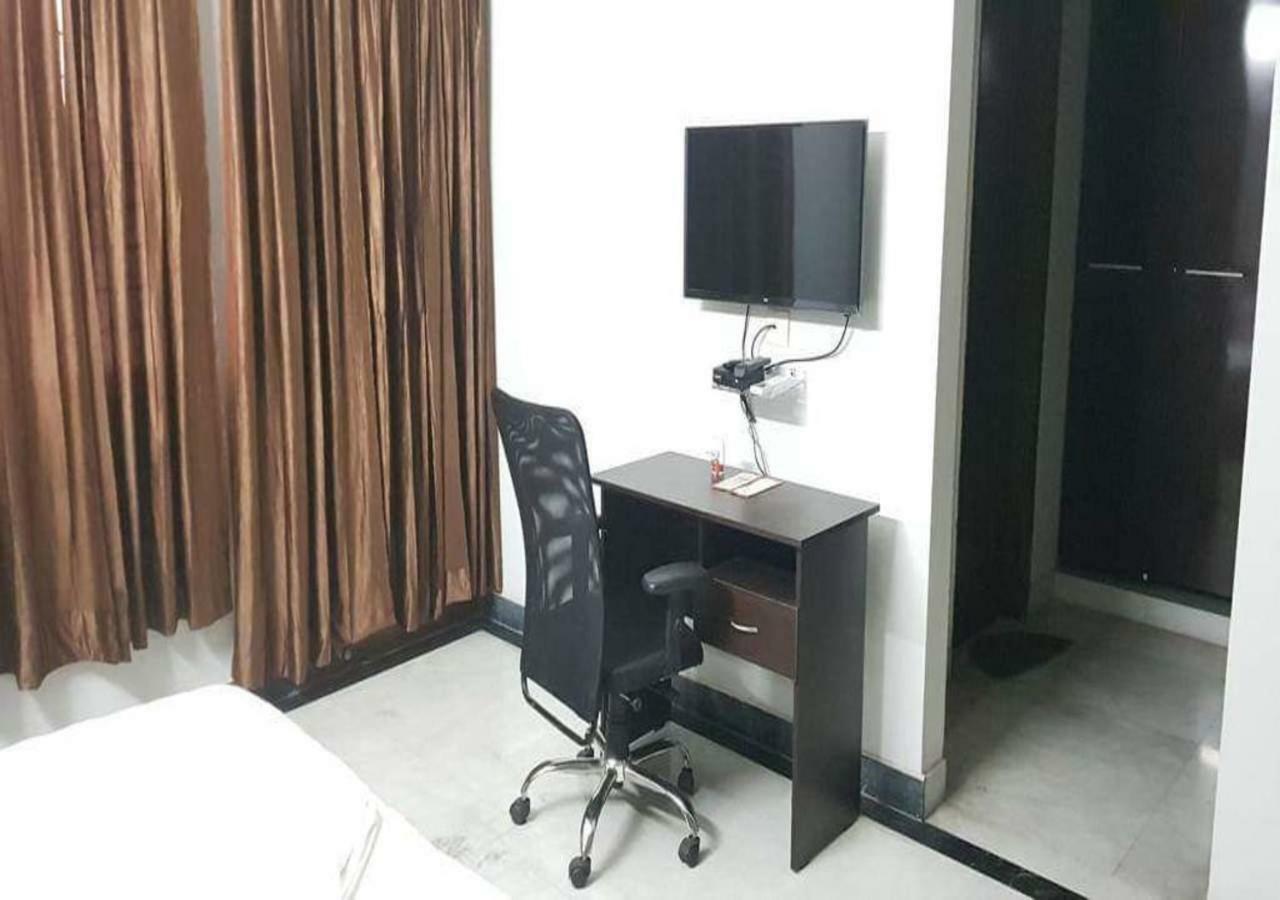 J P Residency Hotel Greater Noida Luaran gambar
