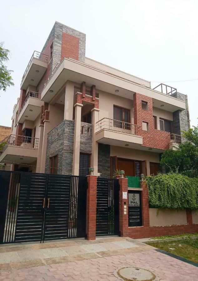 J P Residency Hotel Greater Noida Luaran gambar