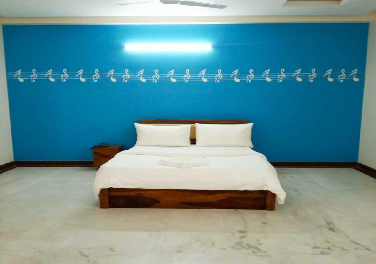 J P Residency Hotel Greater Noida Luaran gambar
