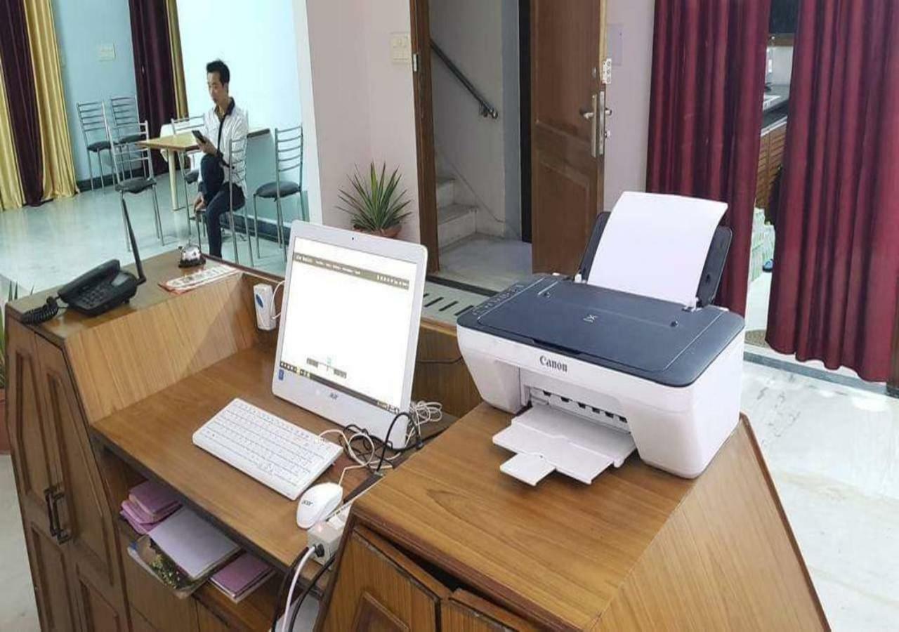 J P Residency Hotel Greater Noida Luaran gambar