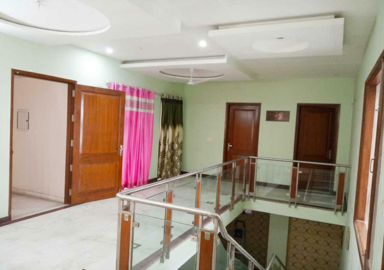 J P Residency Hotel Greater Noida Luaran gambar