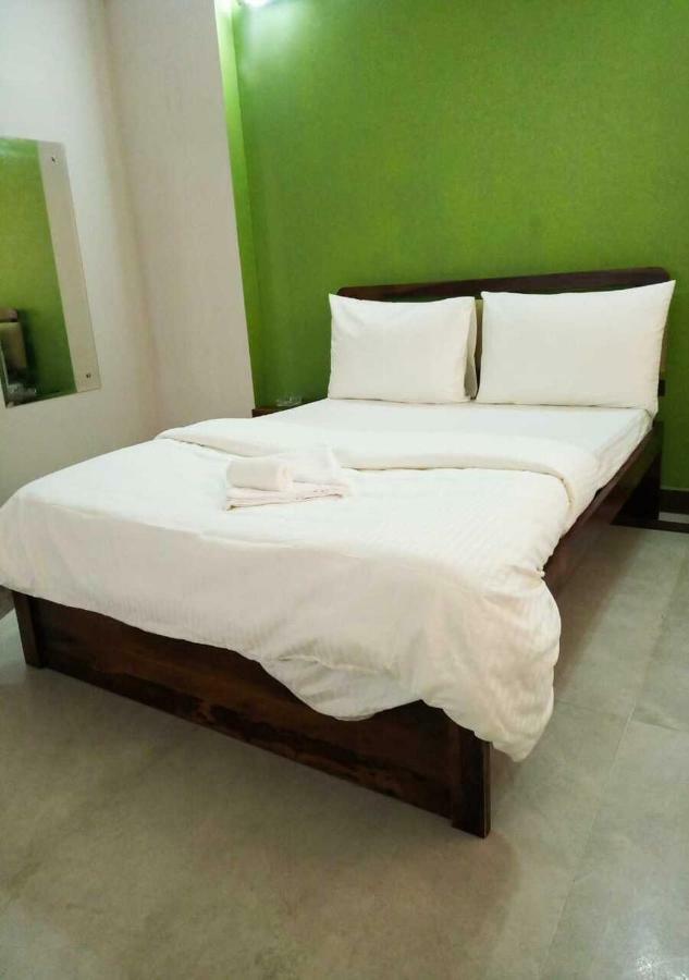 J P Residency Hotel Greater Noida Luaran gambar