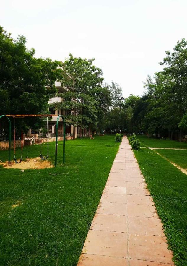 J P Residency Hotel Greater Noida Luaran gambar